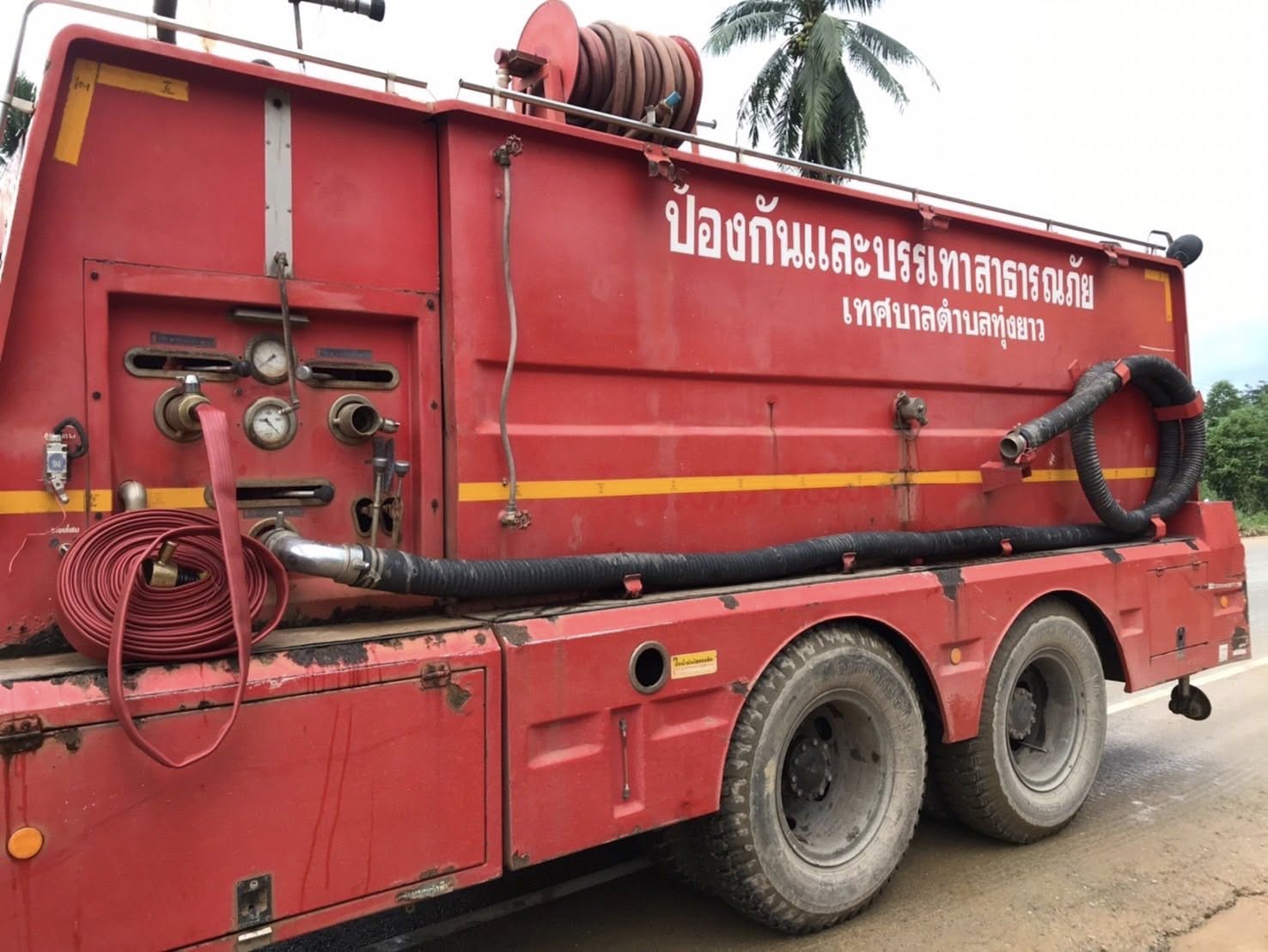 ทางสำนักงานสาธารณสุขอำเภอปะเหลียน 
ขอขอบคุณ เทศบาลตำบลทุ่งยาว ที่ได้ให้ความอนุเคราะห์รถฉีดน้ำ มาทำความสะอาด รพ.สต. ปะเหลียน ทั้งในและนอกอาคาร เพื่อเตรียมความพร้อมในการเปิดให้บริการ 🙏
